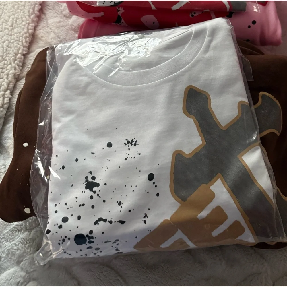 Brand new Brown Hoodie with Graphic Print + the pants and shirt - Picture 3 of 3